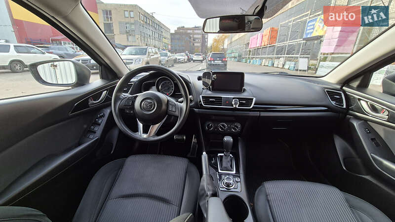 Седан Mazda 3 2016 в Киеве