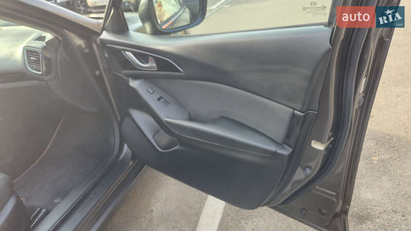 Седан Mazda 3 2016 в Киеве