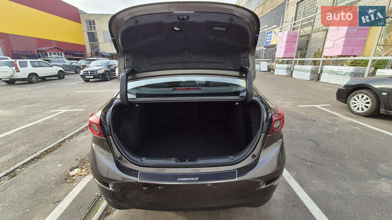 Седан Mazda 3 2016 в Киеве