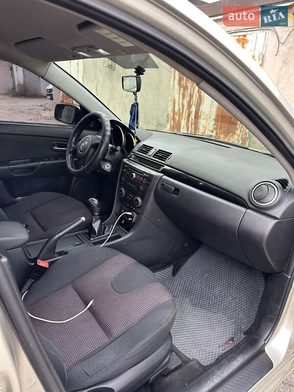 Седан Mazda 3 2005 в Каменском
