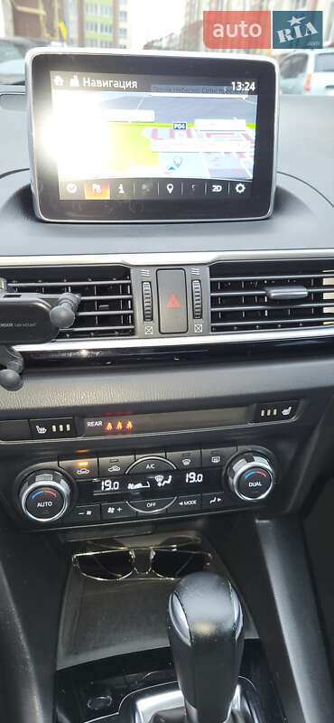 Седан Mazda 3 2016 в Киеве