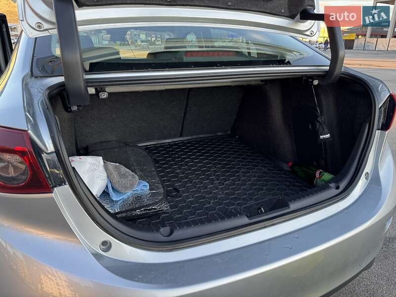 Седан Mazda 3 2018 в Киеве фото 13 Седан Mazda 3 2018 в Киеве