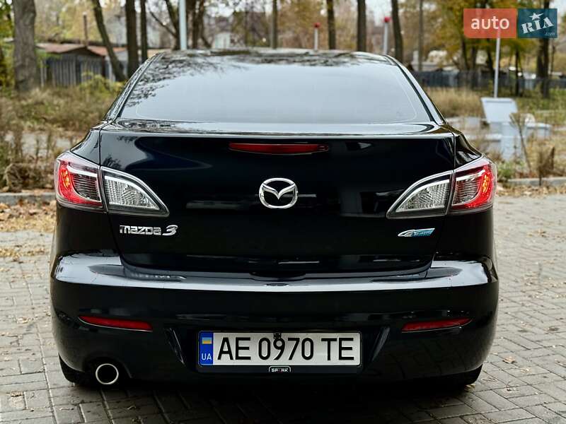 Седан Mazda 3 2013 в Дніпрі