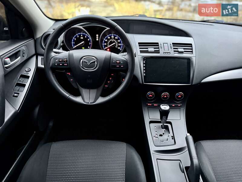 Седан Mazda 3 2013 в Дніпрі