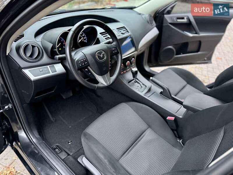 Седан Mazda 3 2013 в Дніпрі