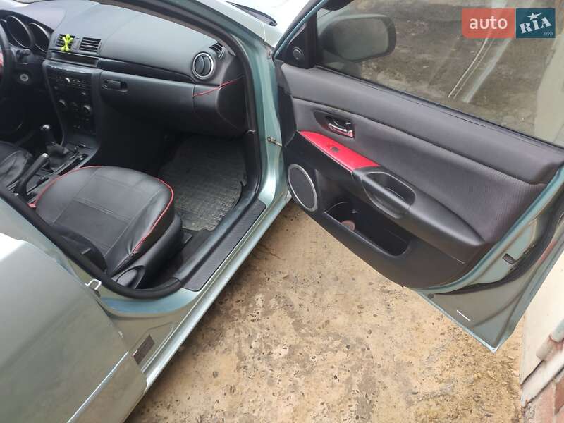 Седан Mazda 3 2004 в Черновцах