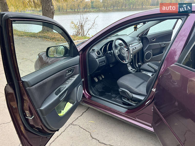 Седан Mazda 3 2007 в Ровно