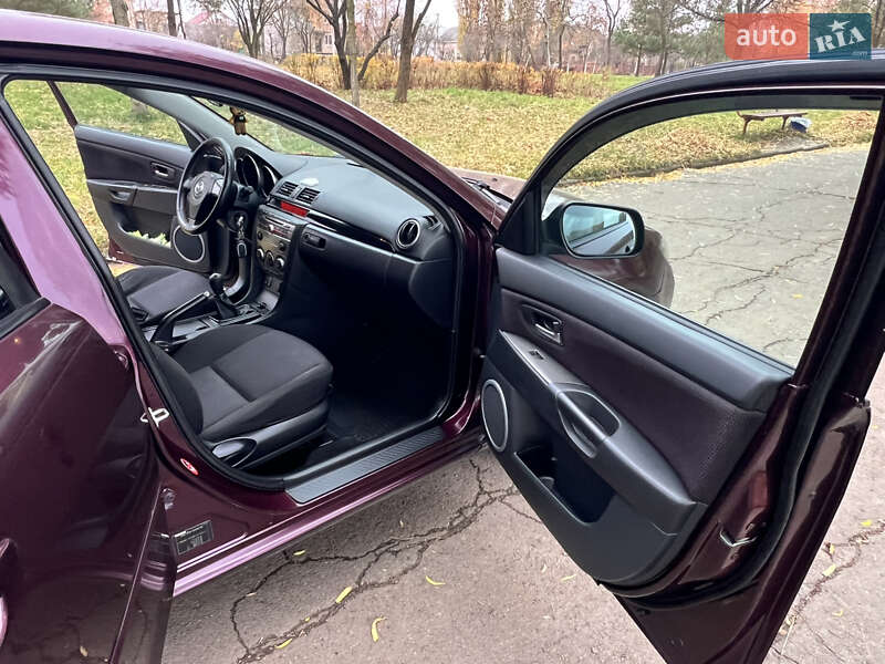 Седан Mazda 3 2007 в Ровно