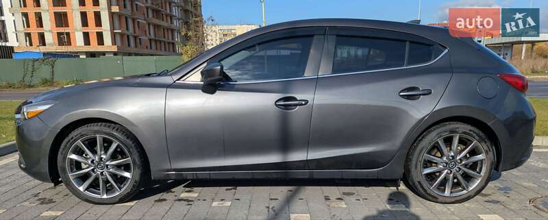 Хетчбек Mazda 3 2018 в Ужгороді