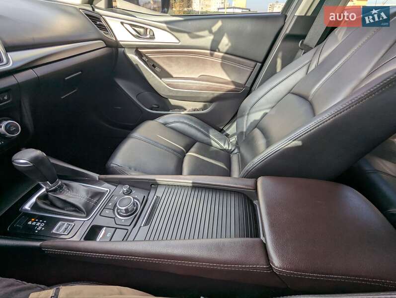 Хетчбек Mazda 3 2018 в Ужгороді