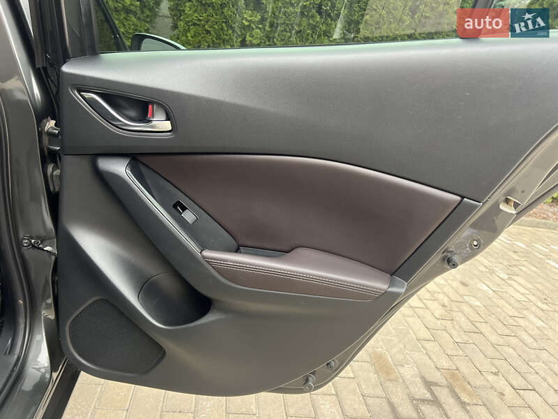 Седан Mazda 3 2018 в Дніпрі фото 25 Седан Mazda 3 2018 в Дніпрі
