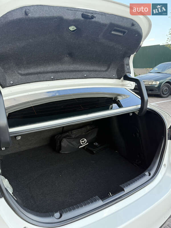 Седан Mazda 3 2017 в Софіївській Борщагівці