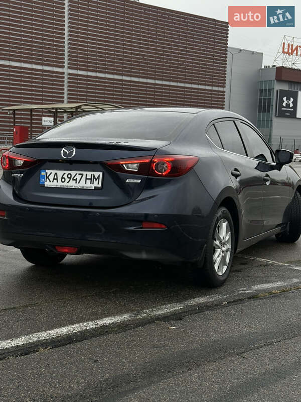 Седан Mazda 3 2017 в Киеве