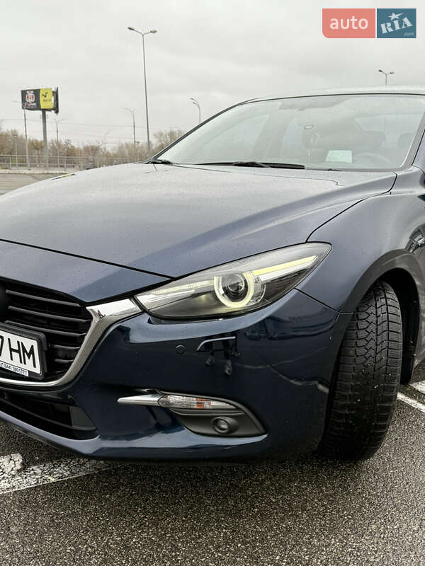 Седан Mazda 3 2017 в Киеве
