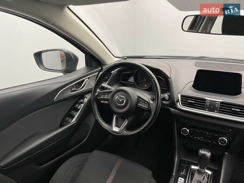 Хэтчбек Mazda 3 2018 в Киеве