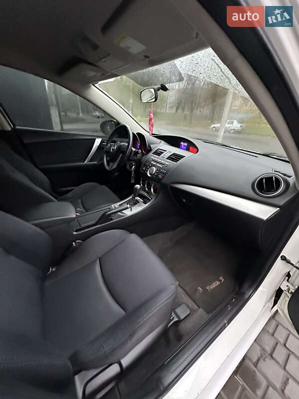 Седан Mazda 3 2010 в Дніпрі