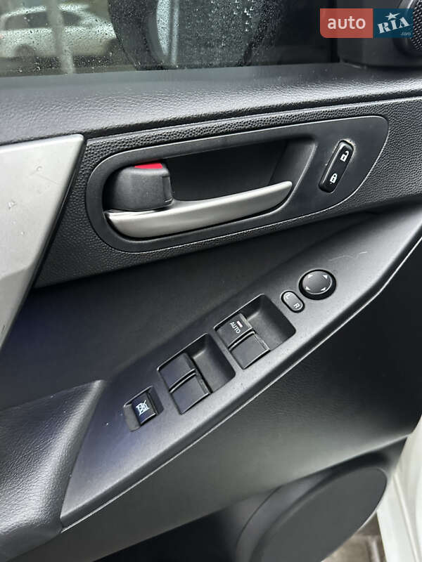 Седан Mazda 3 2010 в Дніпрі