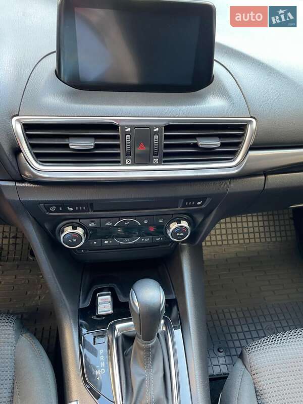 Седан Mazda 3 2017 в Ізмаїлі