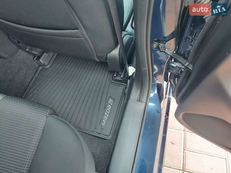 Хетчбек Mazda 3 2017 в Новомиргороді фото 31 Хетчбек Mazda 3 2017 в Новомиргороді
