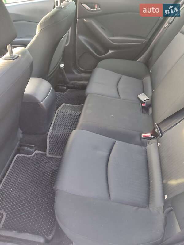 Седан Mazda 3 2014 в Звягелі