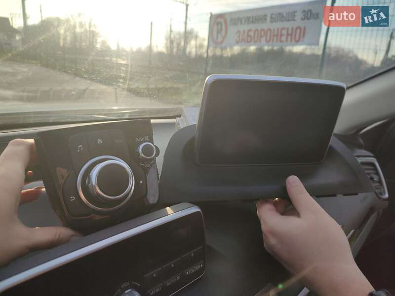 Седан Mazda 3 2014 в Звягелі