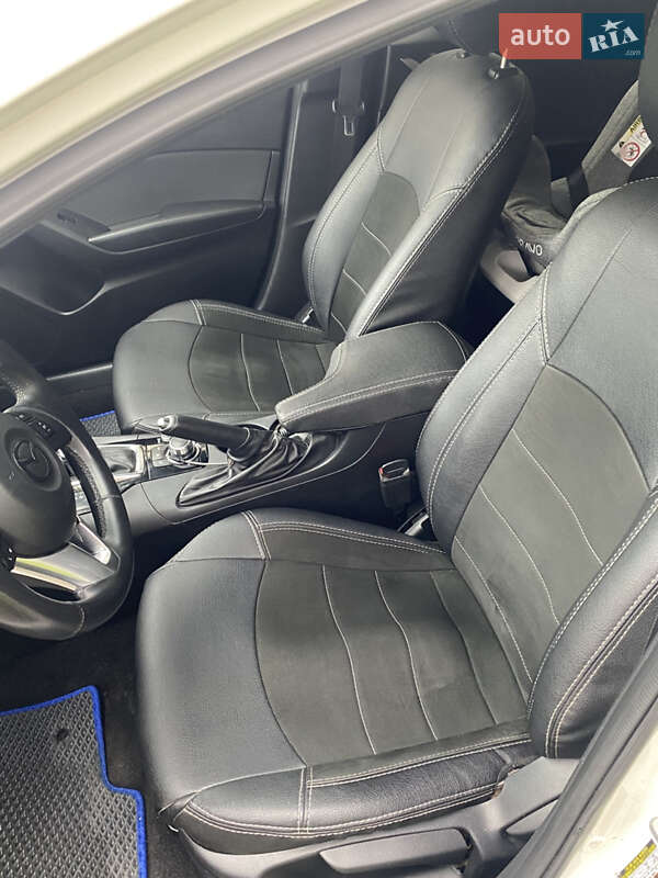 Седан Mazda 3 2015 в Києві