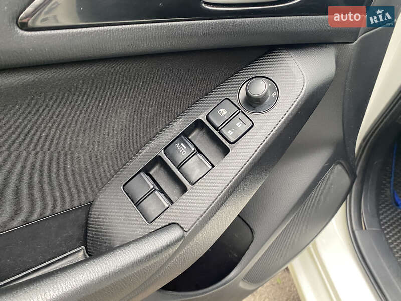 Седан Mazda 3 2015 в Києві