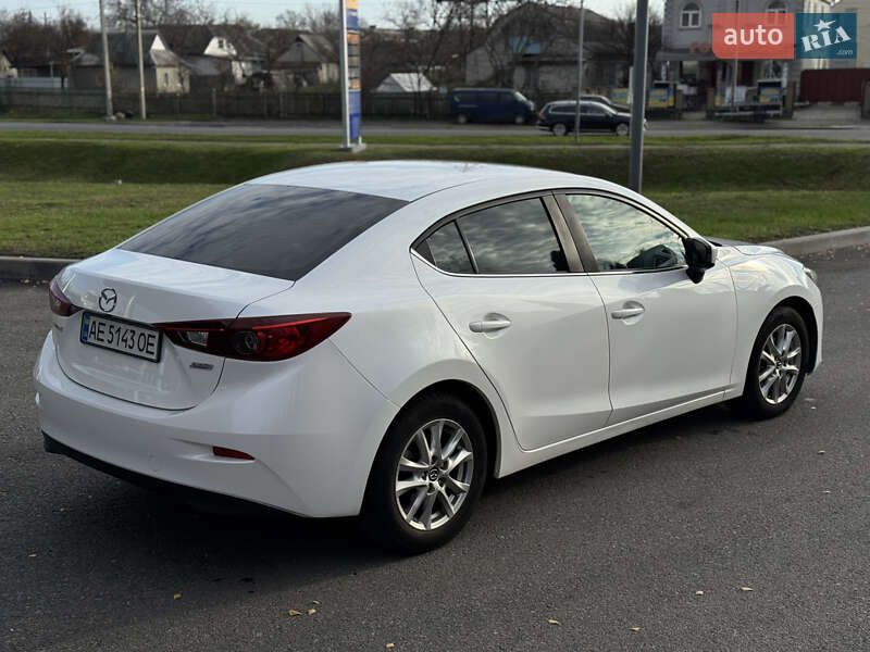 Седан Mazda 3 2016 в Смілі
