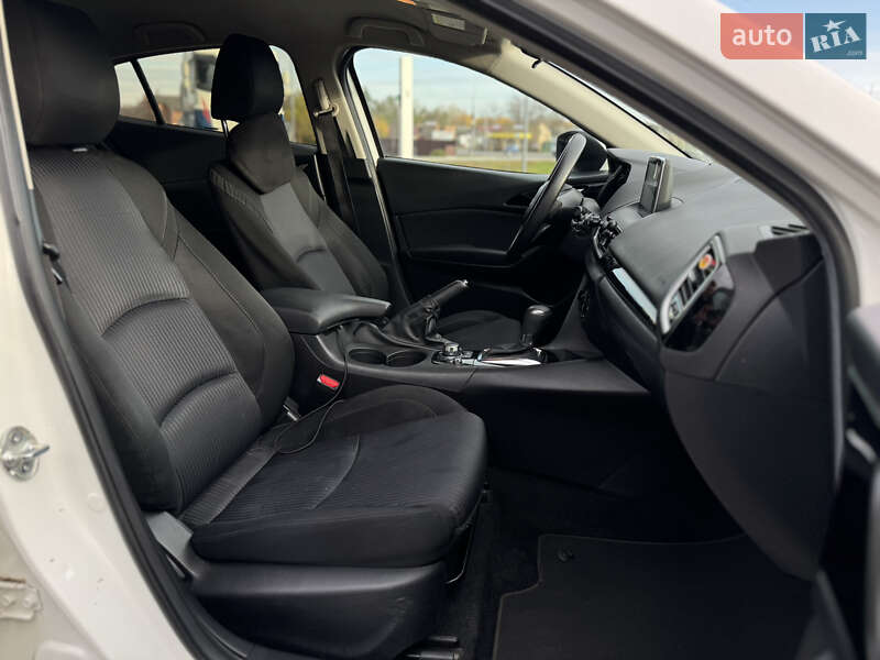 Седан Mazda 3 2016 в Смілі