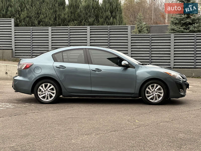 Седан Mazda 3 2009 в Дніпрі