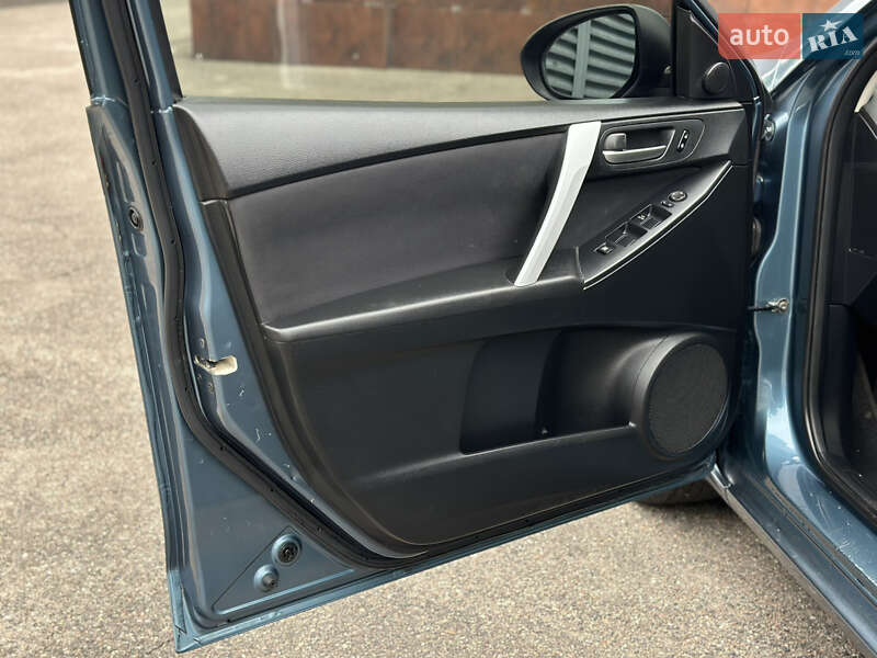 Седан Mazda 3 2009 в Дніпрі