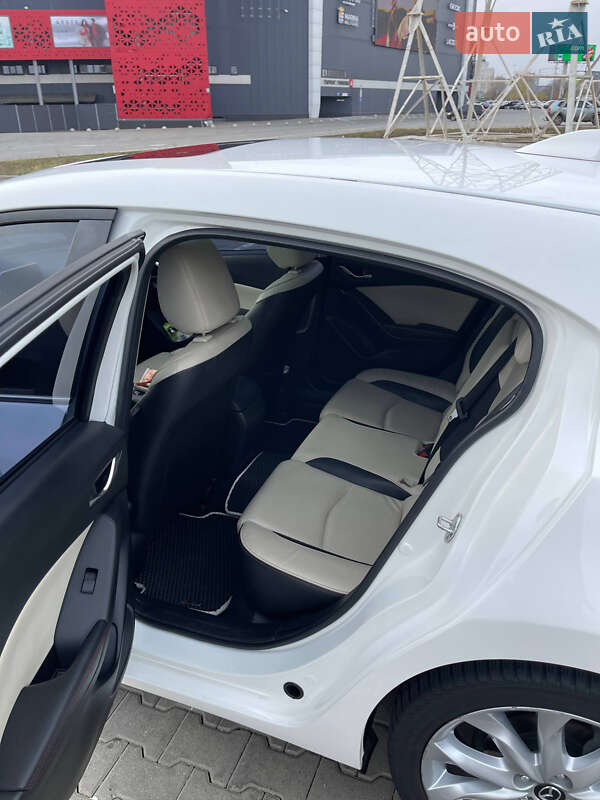 Хэтчбек Mazda 3 2015 в Киеве