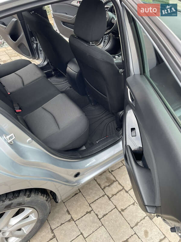 Седан Mazda 3 2016 в Скнилове