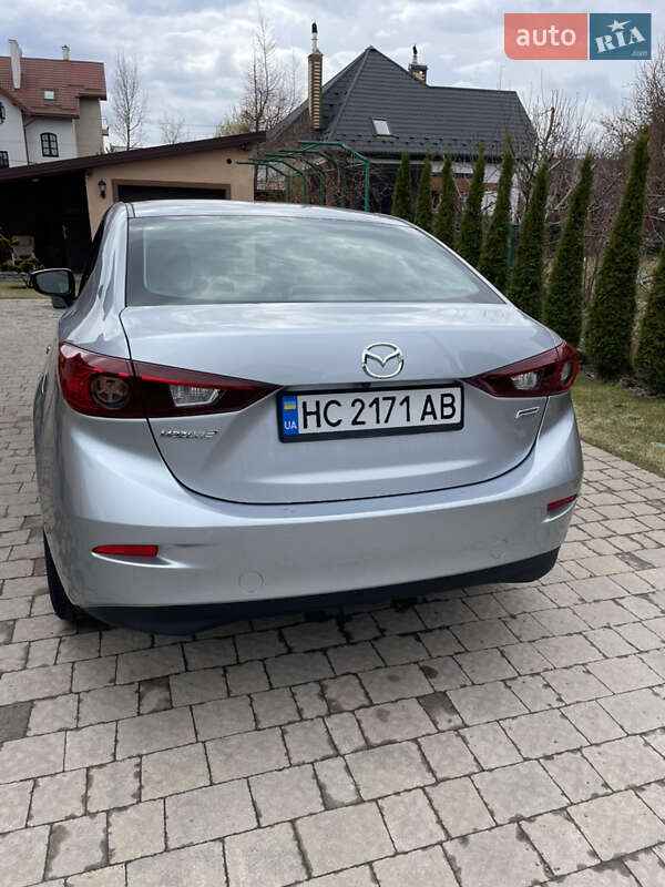 Седан Mazda 3 2016 в Скнилове