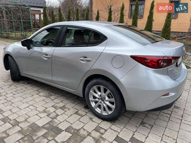 Седан Mazda 3 2016 в Скнилове