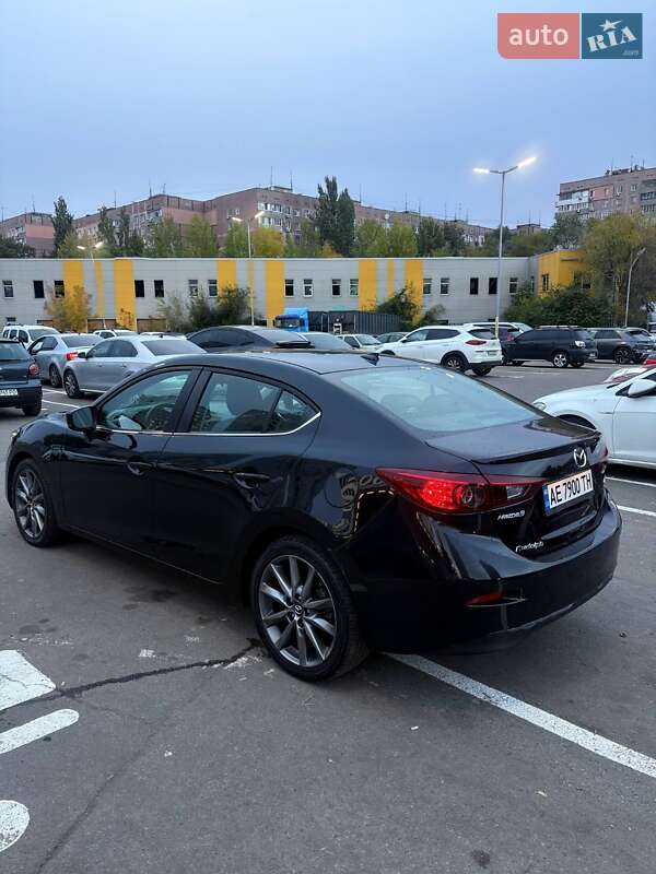Седан Mazda 3 2018 в Дніпрі