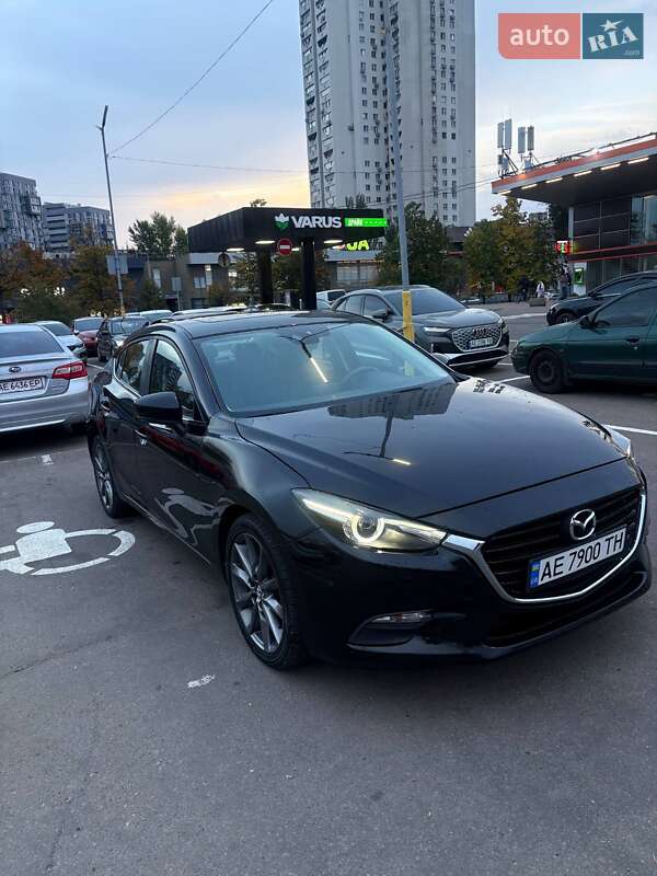 Седан Mazda 3 2018 в Дніпрі