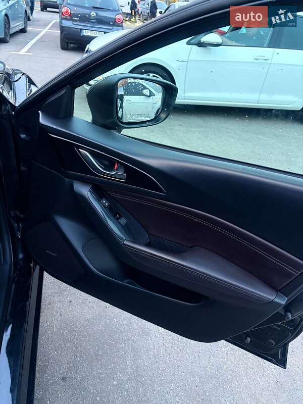 Седан Mazda 3 2018 в Дніпрі