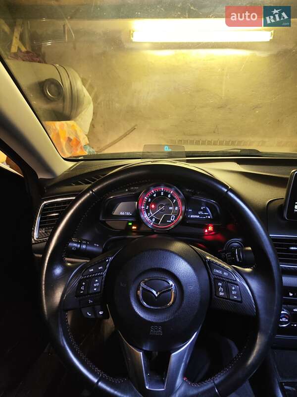 Седан Mazda 3 2015 в Ізмаїлі