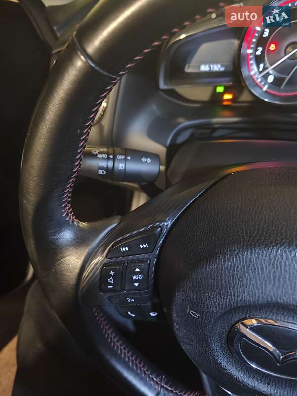 Седан Mazda 3 2015 в Ізмаїлі