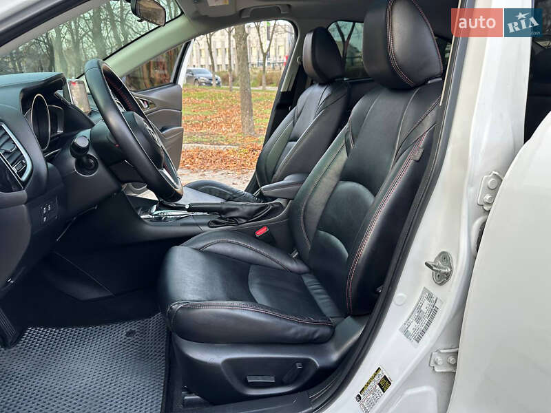 Седан Mazda 3 2014 в Днепре