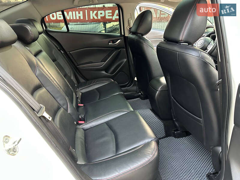 Седан Mazda 3 2014 в Днепре