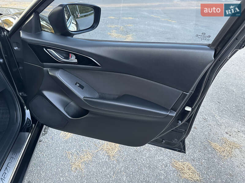 Хэтчбек Mazda 3 2016 в Киеве