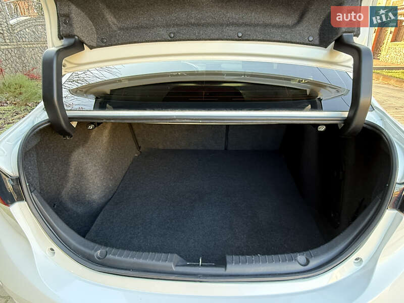 Седан Mazda 3 2017 в Киеве фото 11 Седан Mazda 3 2017 в Киеве