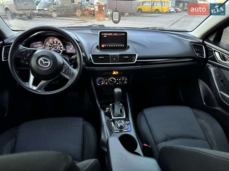 Седан Mazda 3 2016 в Николаеве