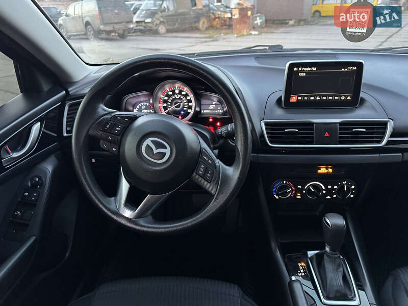 Седан Mazda 3 2016 в Николаеве