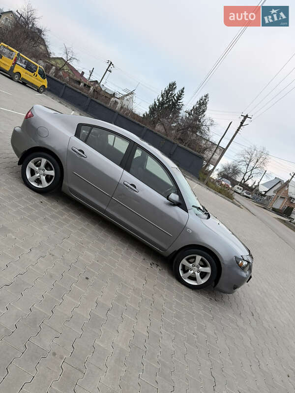 Хэтчбек Mazda 3 2004 в Черновцах