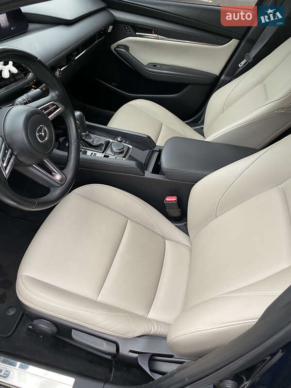 Седан Mazda 3 2019 в Киеве