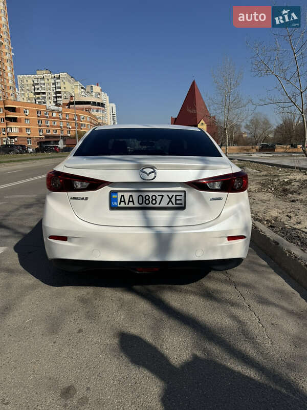 Седан Mazda 3 2015 в Киеве