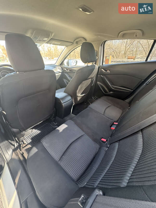 Седан Mazda 3 2015 в Киеве